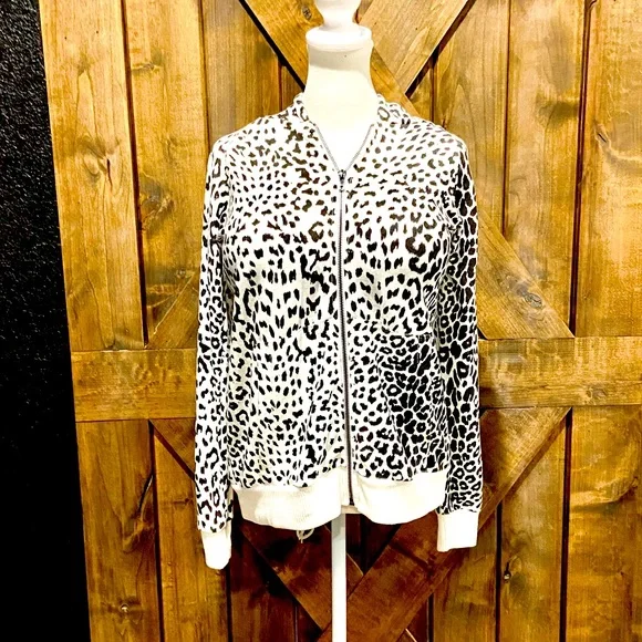 Chaser Black & White Cheetah Patterned Zip Front Hooded Jacket - Picture 15 of 16
